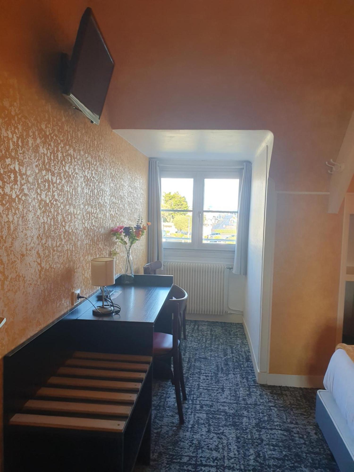 Hôtel le phare Ouistreham Exterior foto