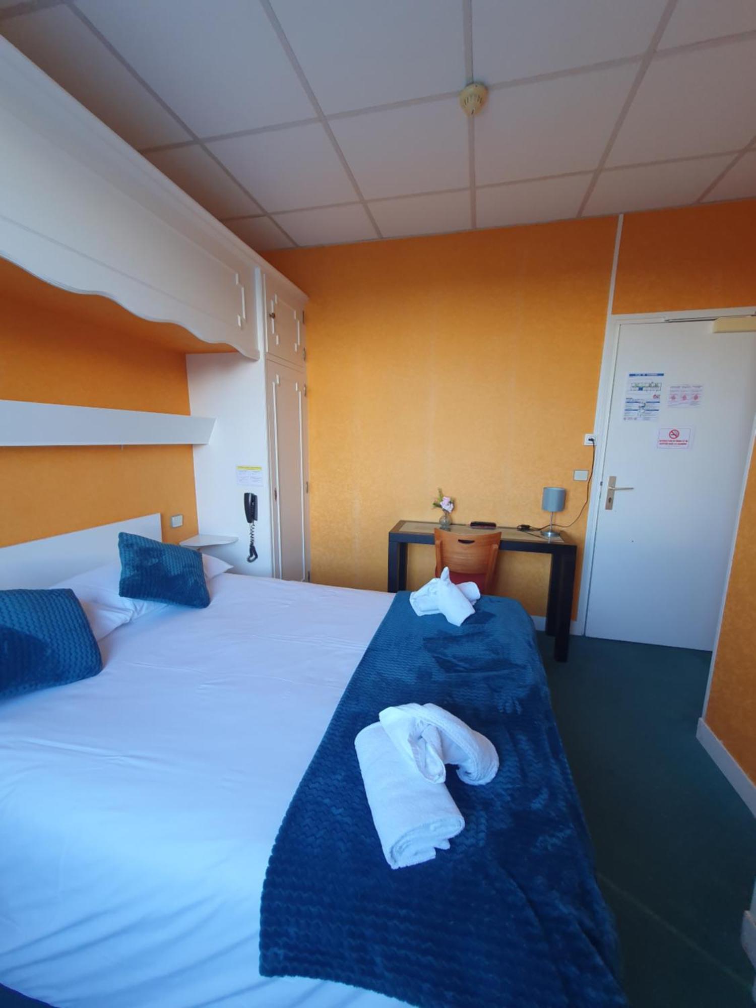 Hôtel le phare Ouistreham Exterior foto