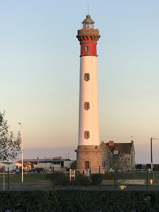 Hôtel le phare Ouistreham Exterior foto